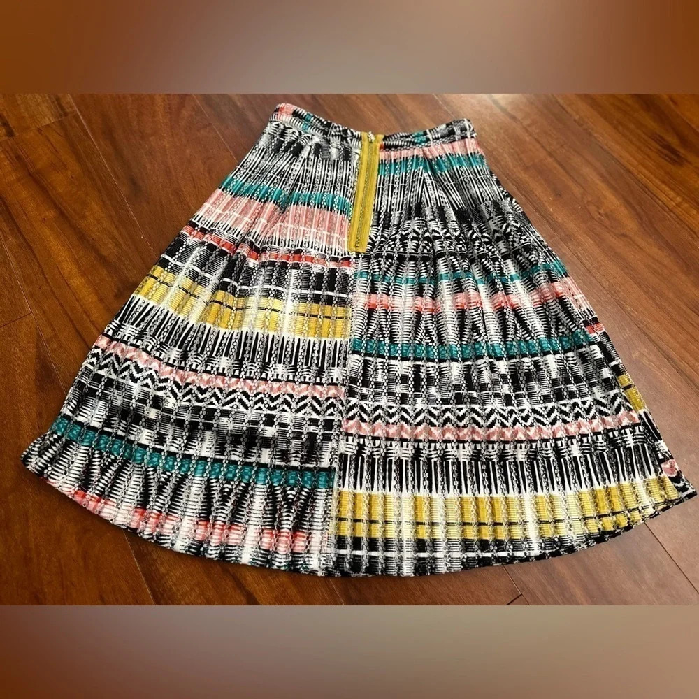 Romeo & Juliet Couture Lace Pleat Skirt , Size Small